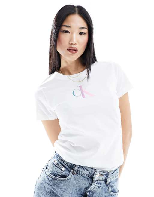 Calvin Klein – T-Shirt in leuchtendem Weiß mit Logo mit Farbverlauf