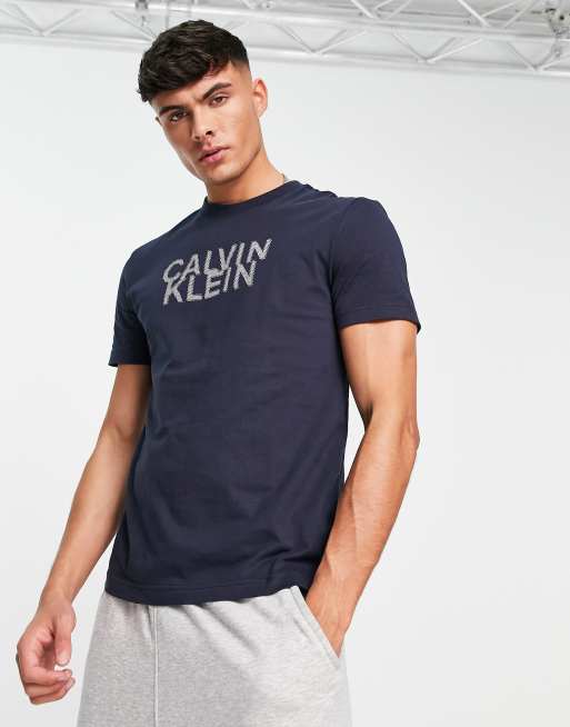 Calvin Klein – T-Shirt in Marineblau mit verzerrtem Logo