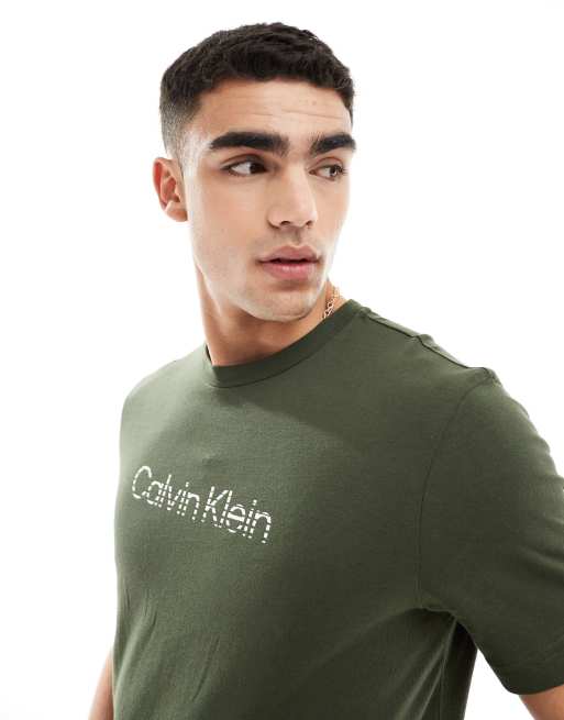 Calvin Klein – T-Shirt in Olivgrün mit Logo in abgebauter Optik