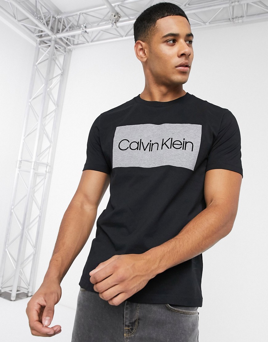 Calvin Klein – T-shirt med velourmjuk logga-Svart