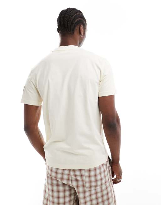 Calvin Klein - T-shirt met badge in beige, exclusief bij ASOS , 3 van 4
