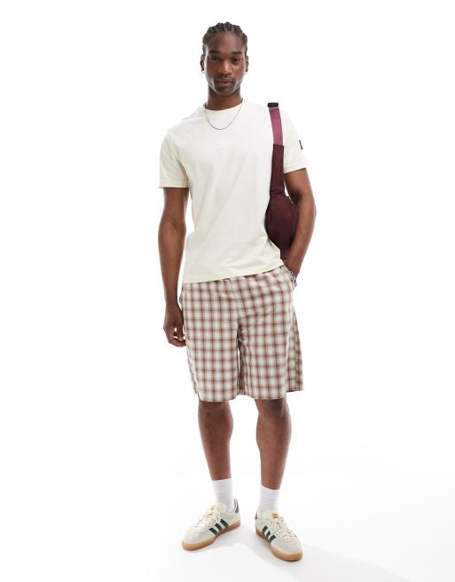 Calvin Klein - T-shirt met badge in beige, exclusief bij ASOS , 4 van 4