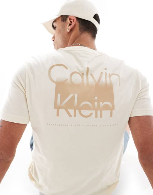 Calvin Klein - T-shirt met klein logo en print op de achterkant in beige