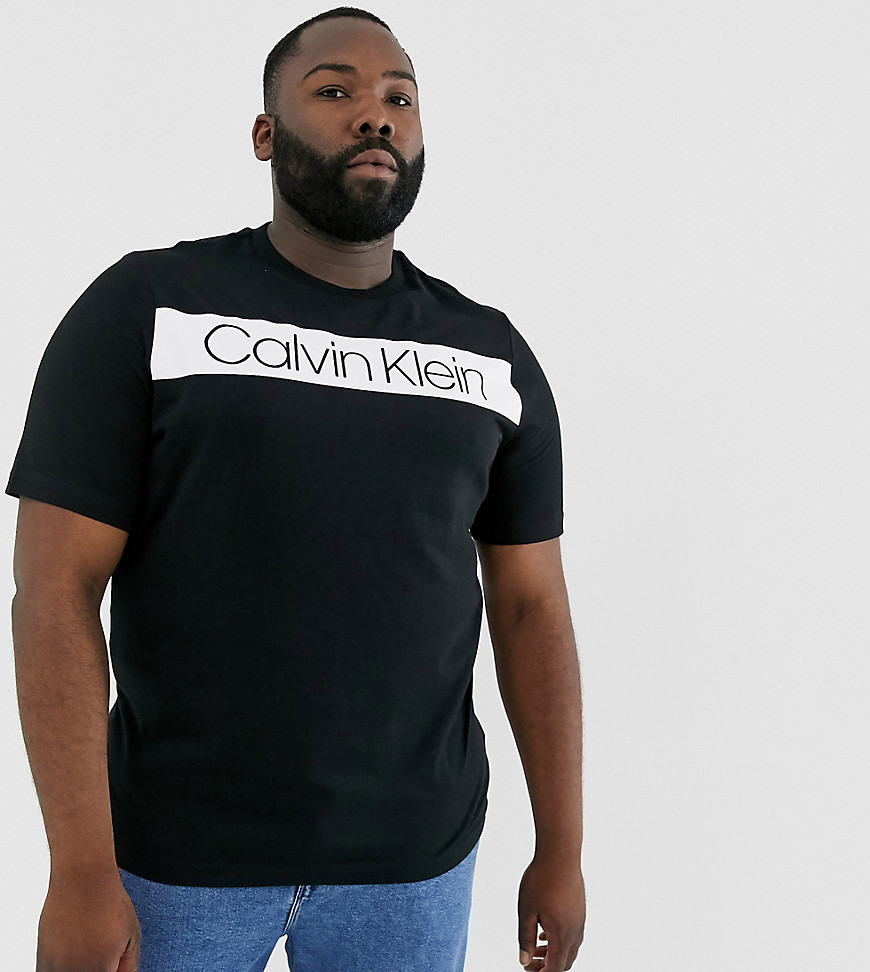 Calvin Klein - T-shirt met logo en strepen op de borst in zwart