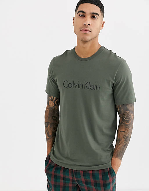 mit T-Shirt Rundhalsausschnitt Calvin | in Khaki ASOS – Klein