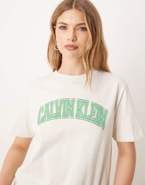 Calvin Klein – T-shirt z logo w stylu uczelnianym w kolorze ecru i miętowym - view 1