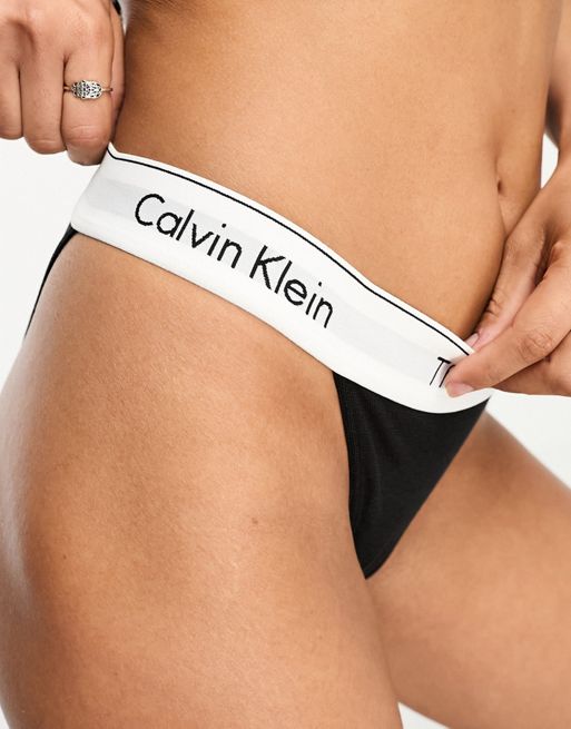 Calvin Klein - MODERN COTTON THONG in Black