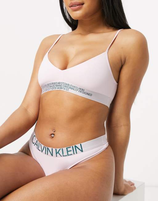 Calvin Klein thong with large logo detail elastic in light pink