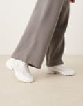 [Calvin Klein] Calvin Klein Tokyo runner sneakers in white and silver 41 MULTI