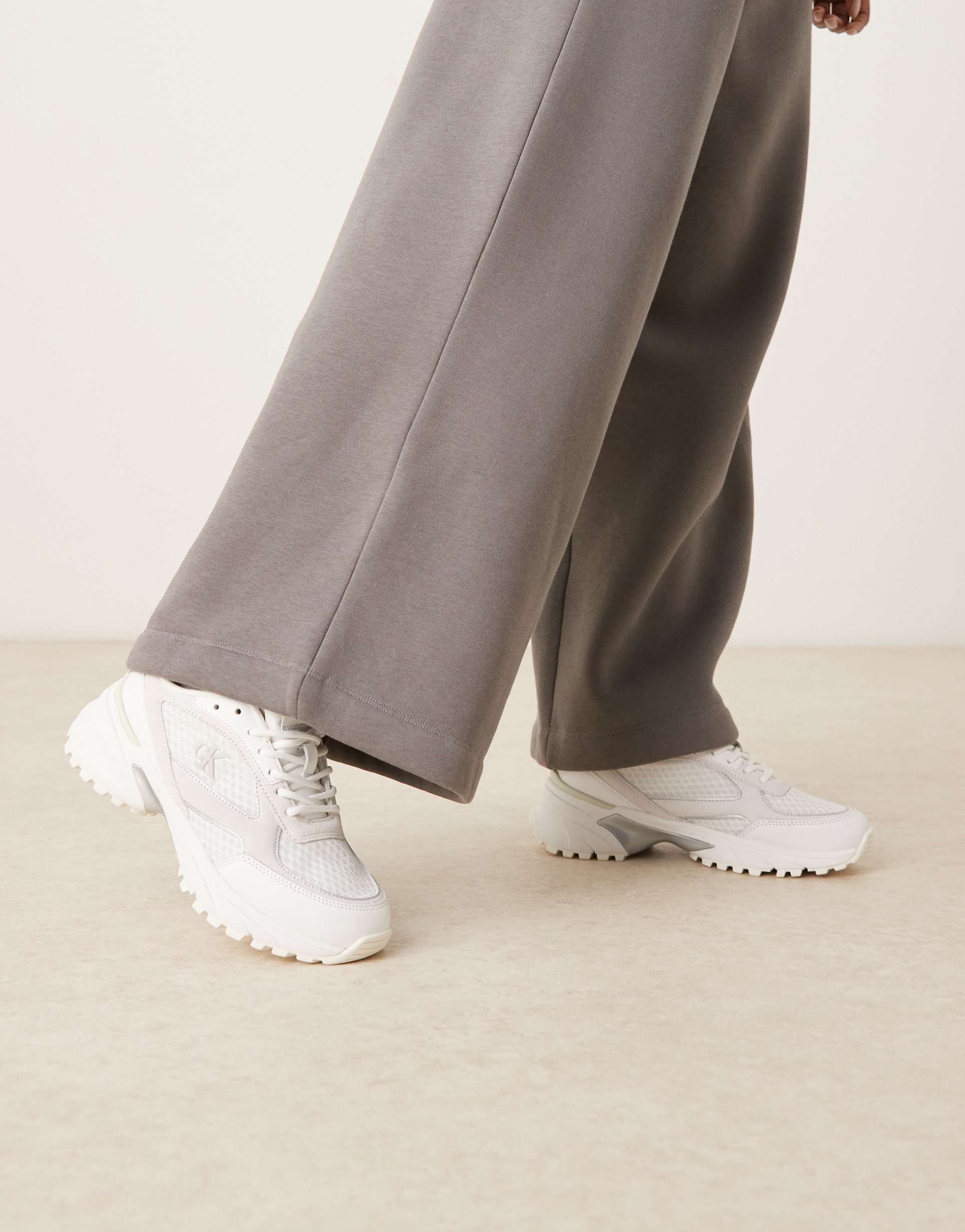 calvin klein tokyo running sneakers in white and black