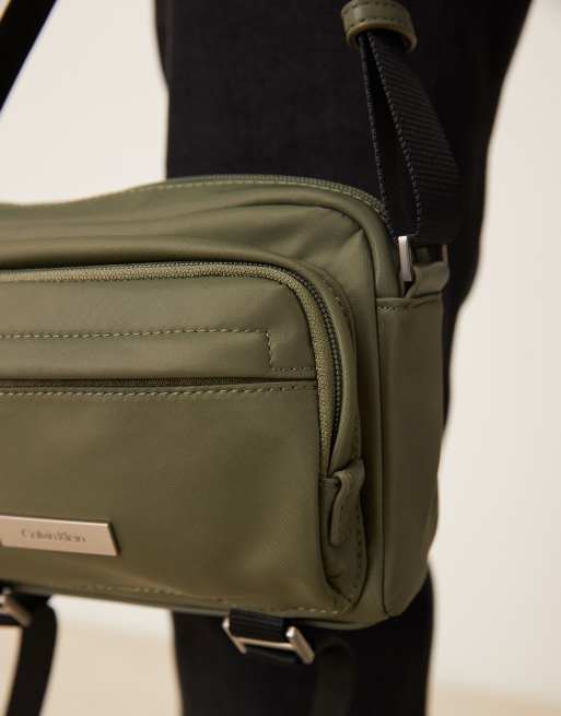 Calvin Klein – Torebka crossbody w stylu utility w kolorze khaki, 4 z 4