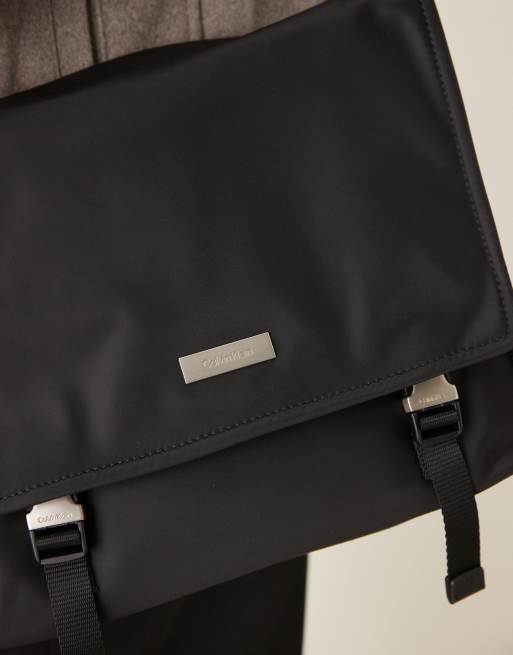 Calvin Klein – Umhängetasche aus Nylon in Schwarz mit Schnalle, 2 von 4