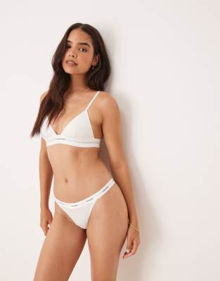 Calvin Klein - Ungefütterter Triangel-BH aus geripptem Modal in Weiß