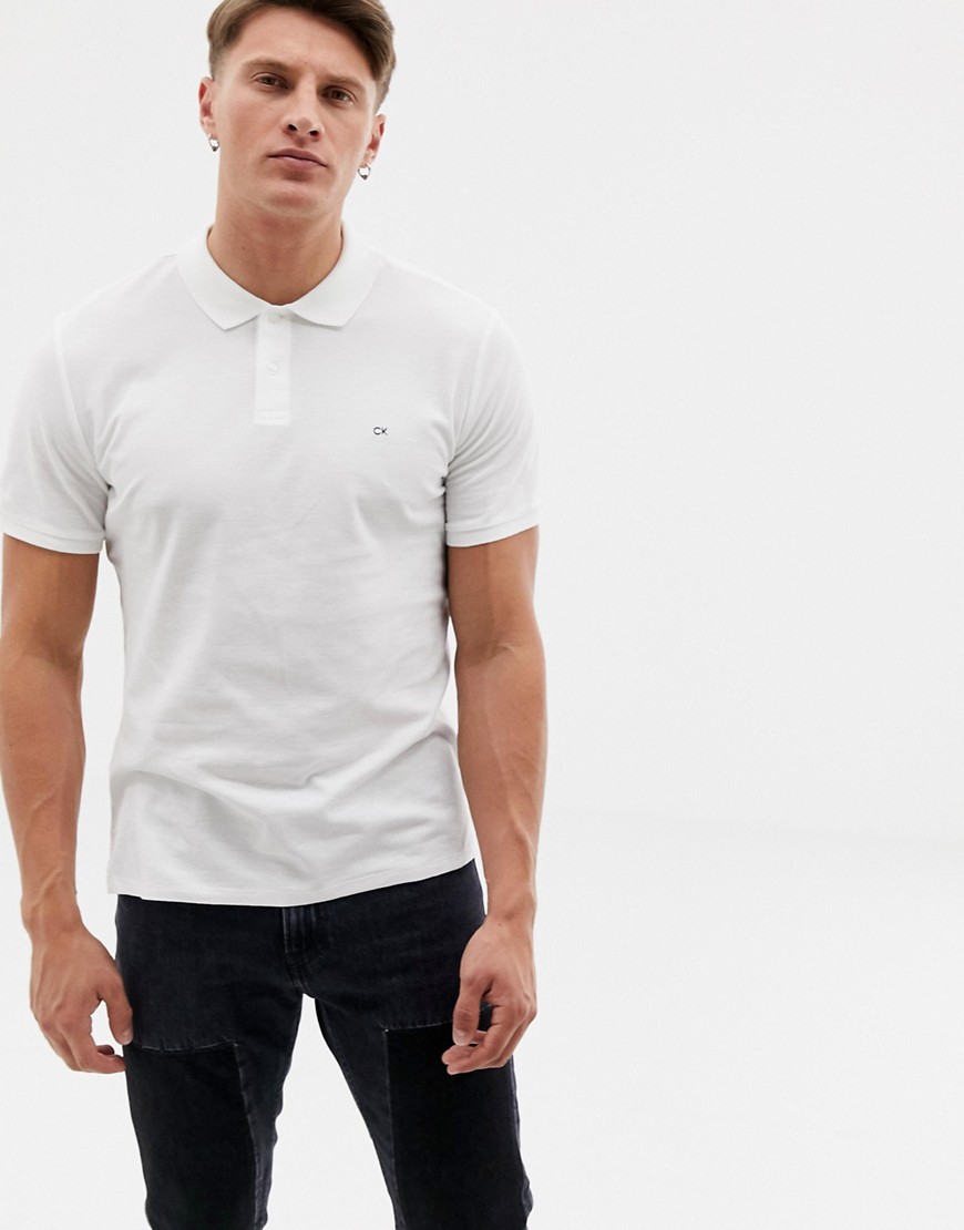 Calvin Klein – vit pikétröja i regular fit med logga