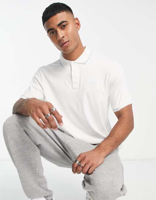 Calvin Klein – Vit pikétröja med jacquardvävd logga
