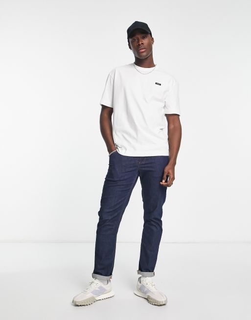 Calvin Klein – Vit t-shirt med liten boxlogga, 4 av 4
