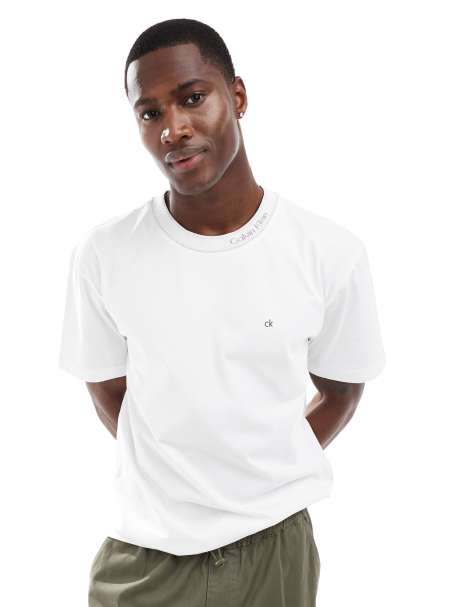 Calvin Klein – Vit t-shirt med logga vid halsen - view 1
