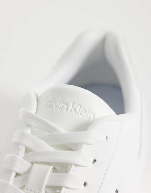 Calvin Klein – Vita, klassiska sneakers med kupad sula, 2 av 5