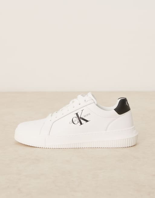 Calvin Klein – Vita och blå sneakers i läder med grov koppsula, 2 av 5