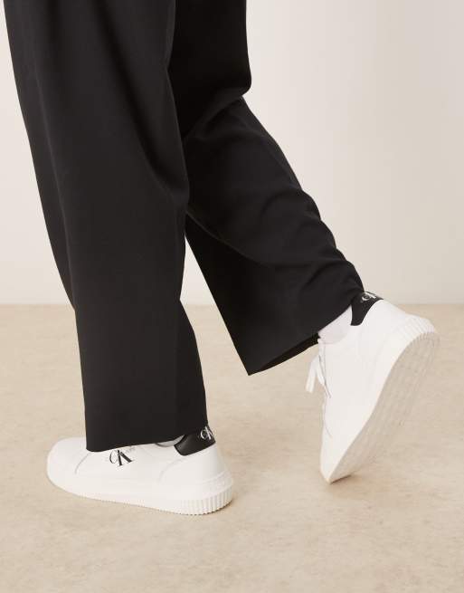 Calvin Klein – Vita och blå sneakers i läder med grov koppsula, 5 av 5