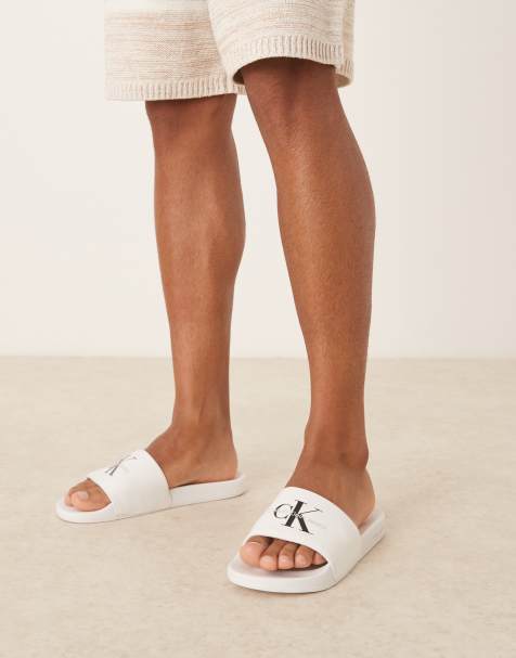Calvin Klein – Vita och svarta tofflor med monogram - view 1