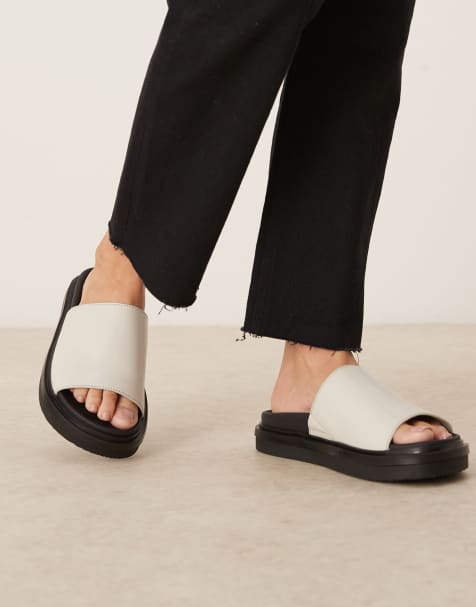 Calvin Klein – Vita toffelsandaler - view 1