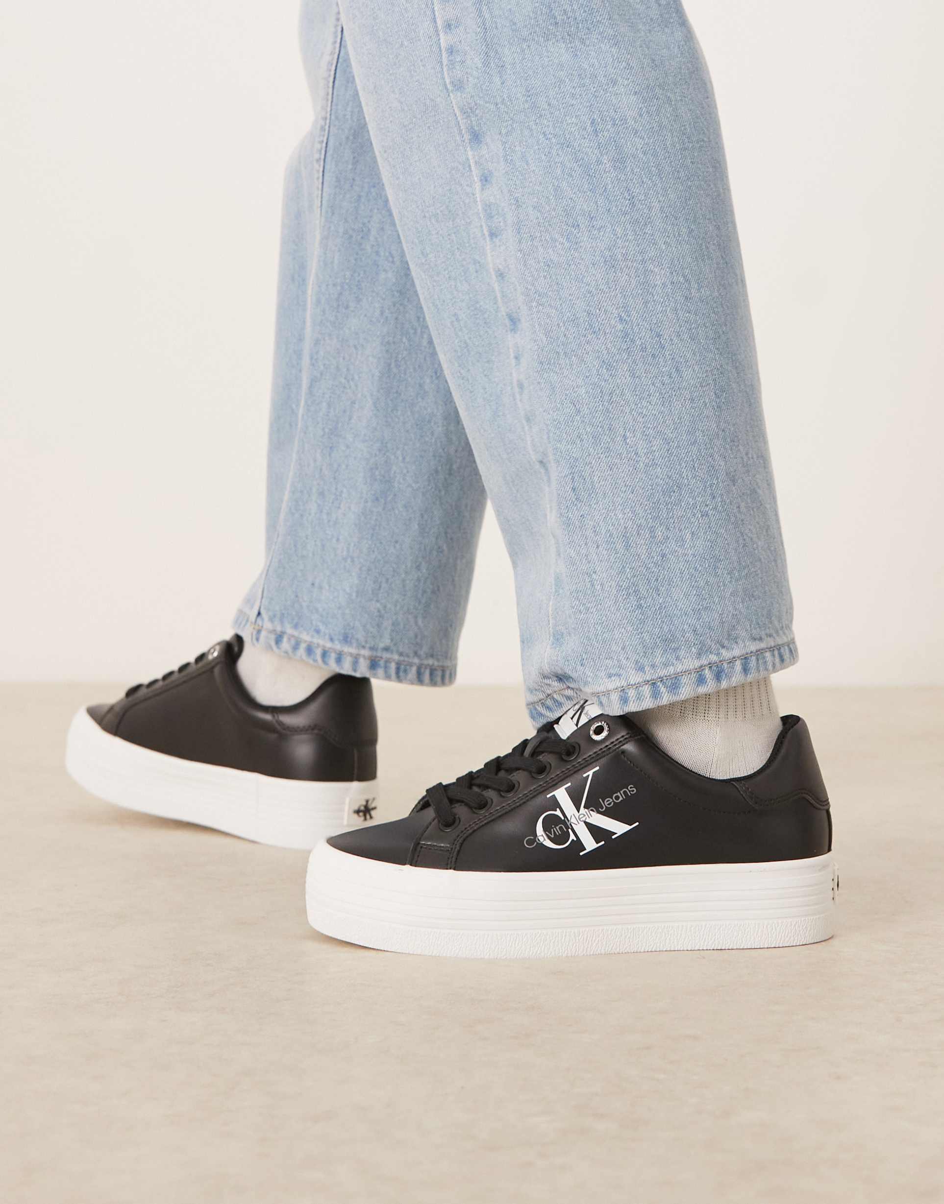 calvin klein vulc flatform sneakers in black & white