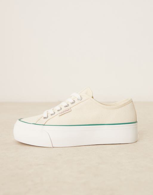 Calvin Klein – Vulc – Naturvita flatform-sneakers i canvas, 2 av 5
