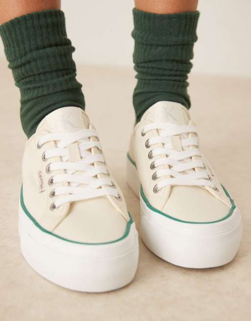 Calvin Klein – Vulc – Naturvita flatform-sneakers i canvas, 4 av 5