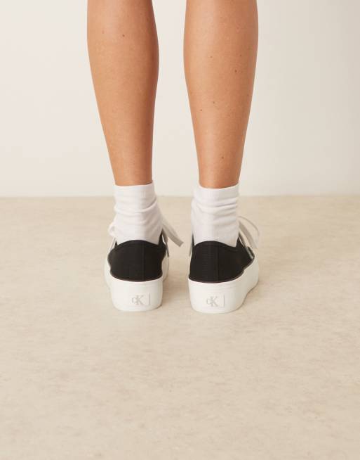 Calvin Klein – Vulc – Svarta flatform-sneakers i canvas, 3 av 5