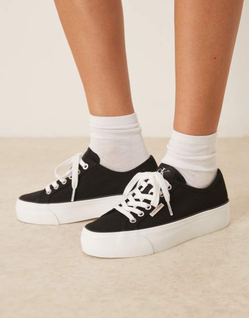 Calvin Klein – Vulc – Svarta flatform-sneakers i canvas, 5 av 5