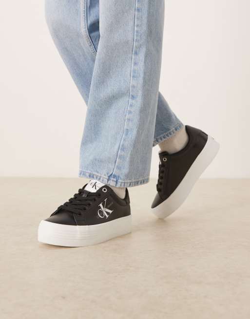 Calvin Klein – Vulc – Svarta och vita sneakers med flatform-sula, 3 av 5