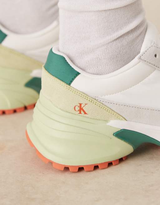 Calvin Klein – Wander- und Runner-Sneaker aus Nylon in Weiß und Grün, 3 von 5