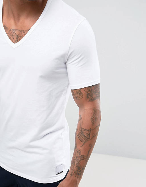 Calvin Klein – Weiße T-Shirts mit V-Ausschnitt im 2er-Pack | ASOS
