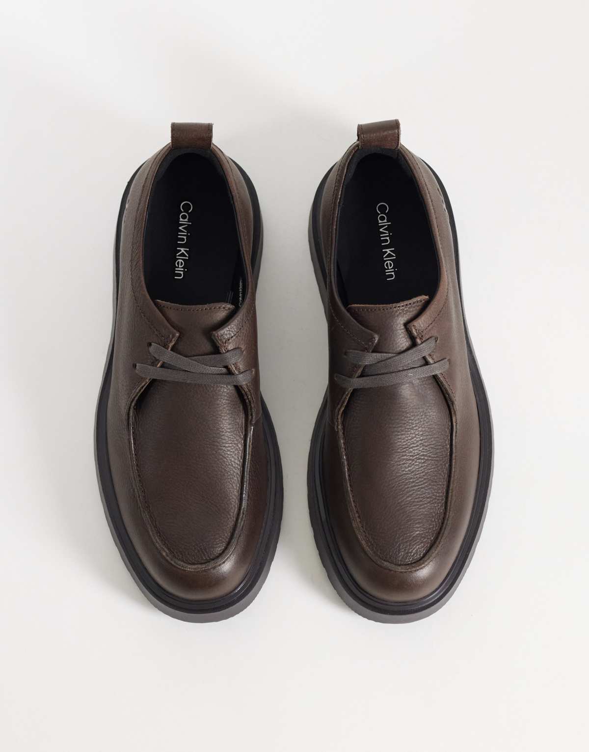 Calvin Klein zapato combat de cuero con cordones y puntera tipo delantal en marrón chocolate