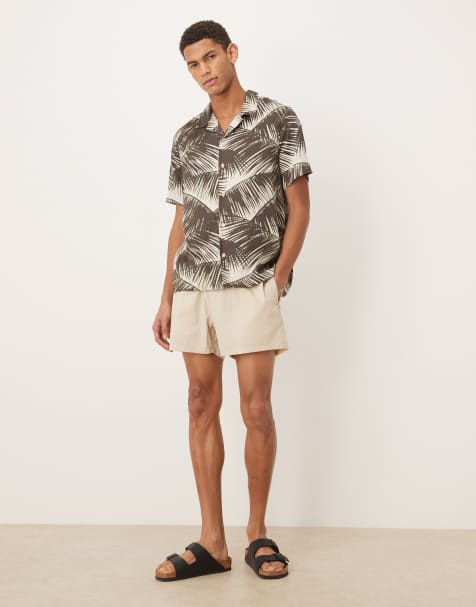 Calvin Klein – Zapinana na guziki wakacyjna koszula z krótkimi rękawami we wzór w palmy - view 1