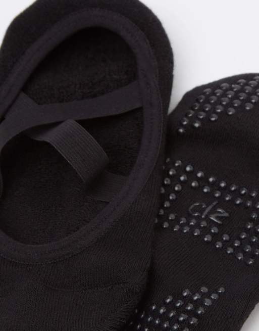 Calzedonia Non-slip crossover pilates socks in black, 4 of 4