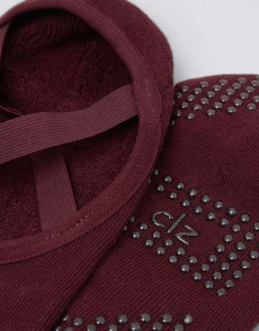 Calzedonia Non-slip crossover pilates socks in burgundy red, 2 of 2