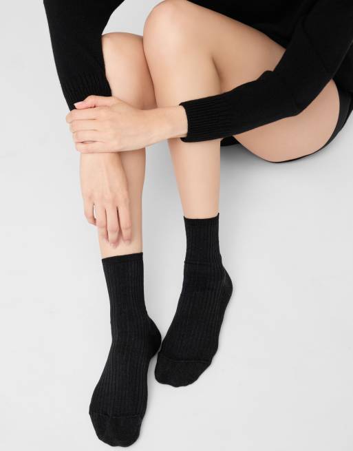 Calzedonia Ribbed short socks in black, 2 of 4