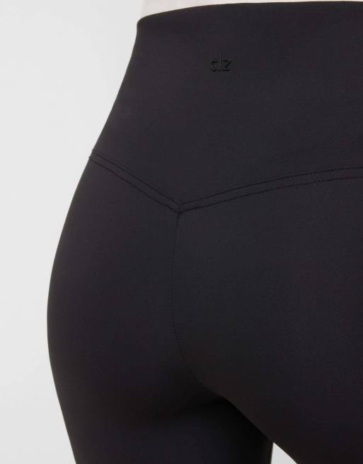 Calzedonia Sculpt control top leggings in black, 3 of 5