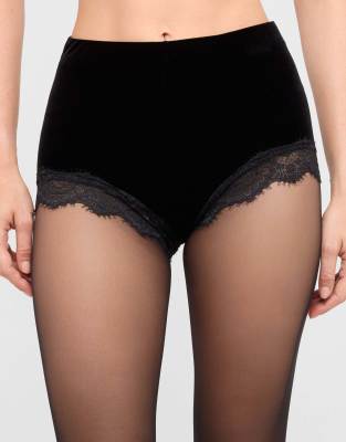 Noir Lace 4