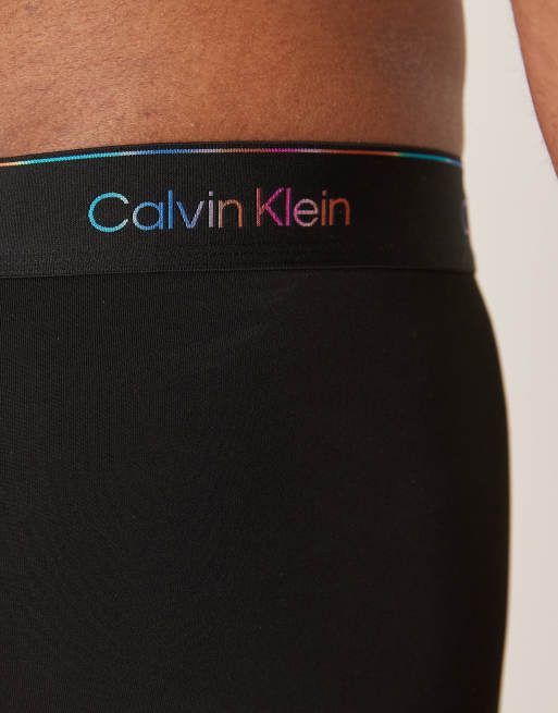 Calzoncillos negros de talle bajo Pride de Calvin Klein, 3 de 3