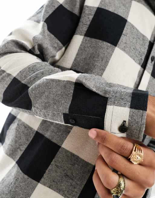 Camisa a cuadros Buffalo blancos y negros de New Look, 2 de 4