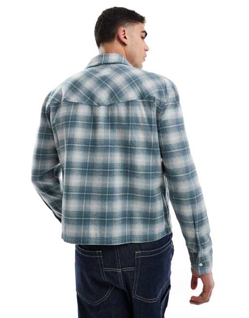 Camisa a cuadros color cerceta de corte cuadrado y estilo wéstern