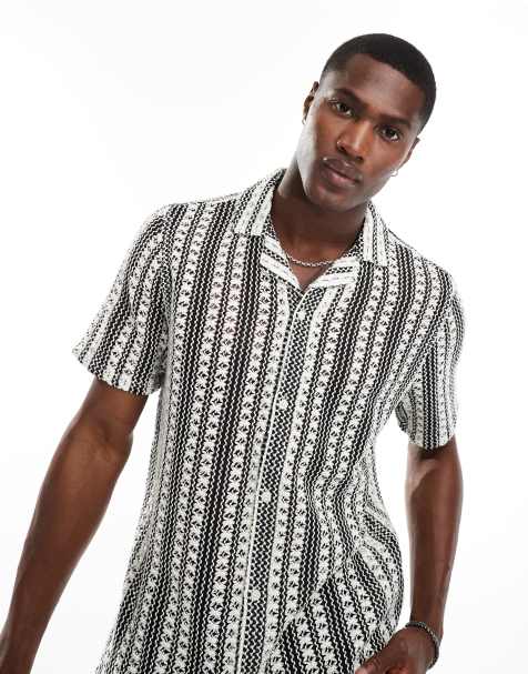Camisa a rayas blancas y negras de manga corta con cuello de solapas de croché de Hollister - view 1
