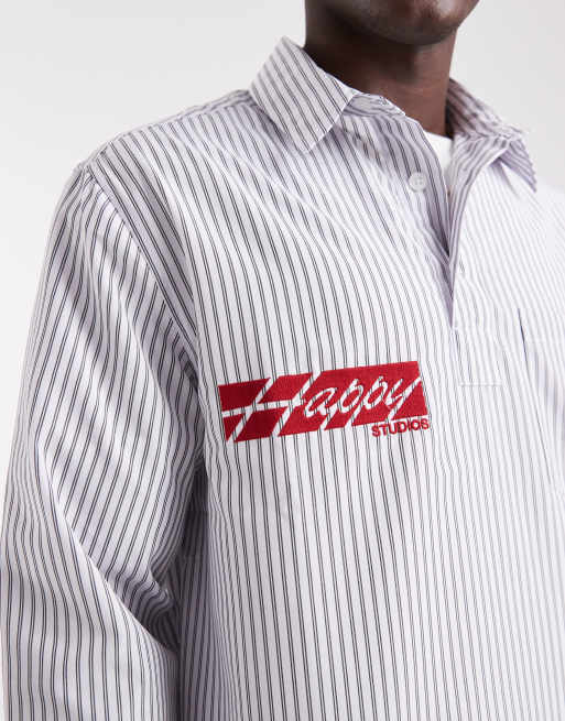 Camisa a rayas burdeos holgada sin cierres con bolsillo y bordado en el pecho de ASOS DESIGN, 5 de 5