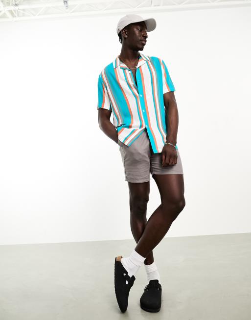Outfit con short de rayas de colores hot sale