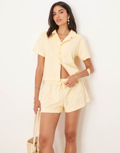 Camisa amarilla con diseño encogido, cuello de solapas y patrón floral texturizado de tejido rizado de ASOS DESIGN (parte de un conjunto) - view 1