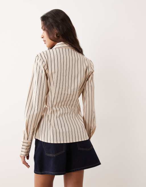 Camisa amarillo crema a rayas entallada de popelina de Miss Selfridge, 4 de 4