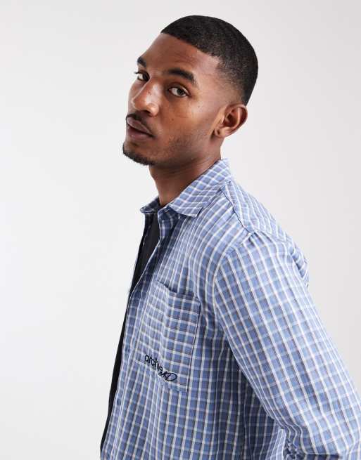 Camisa azul a cuadros de corte estándar con bordado en el pecho de ASOS DESIGN, 4 de 5